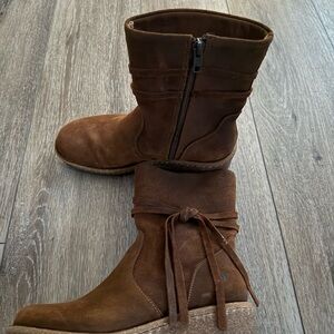 Brown Suede Women's Boots
Born Brand